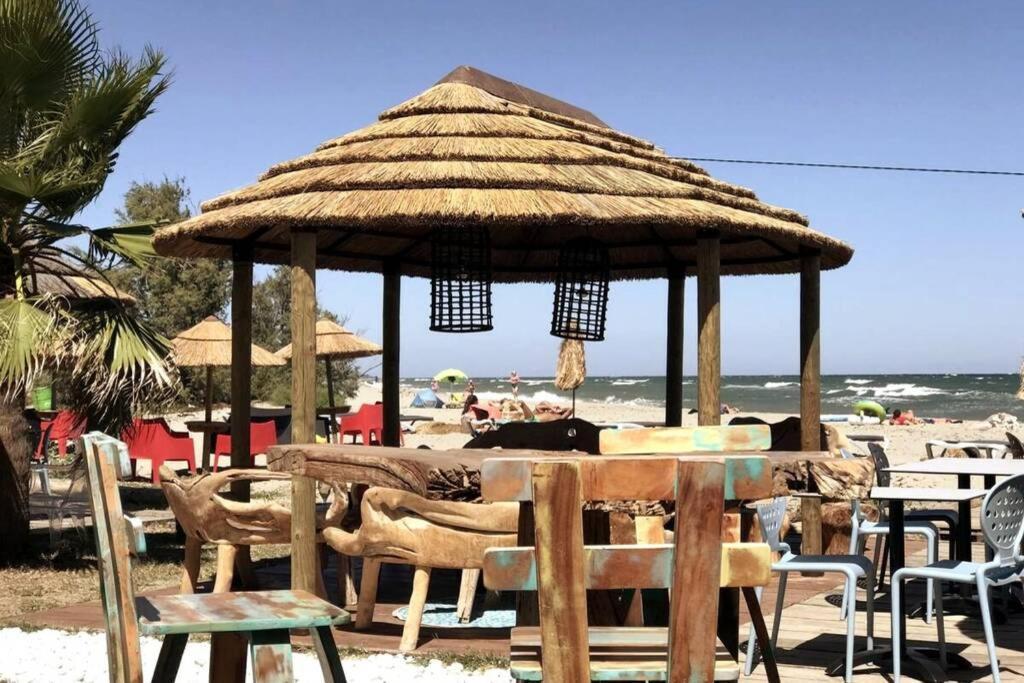 Marine De Bravone T2 Terrasse Front De Mer - Plage Pieds Dans L'Eau - Clim - Piscine - Wifi Linguizzetta Esterno foto